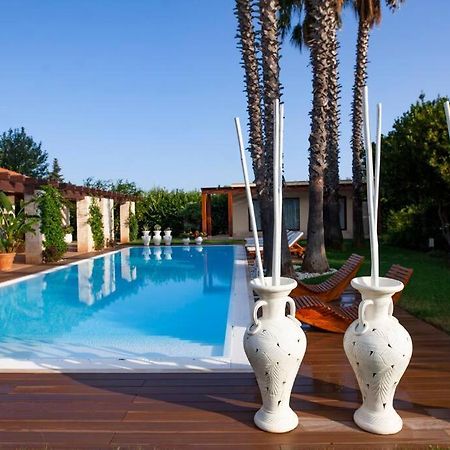 Spaziosa Villa Con Piscina E Giardino, Поліньяно-а-Маре Екстер'єр фото