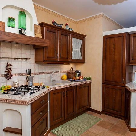 Spaziosa Villa Con Piscina E Giardino, Поліньяно-а-Маре Екстер'єр фото