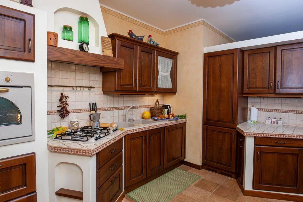 Spaziosa Villa Con Piscina E Giardino, Поліньяно-а-Маре Екстер'єр фото