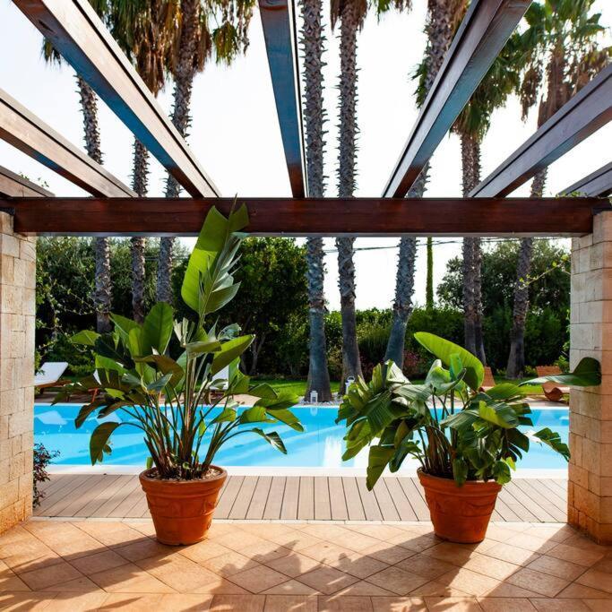 Spaziosa Villa Con Piscina E Giardino, Поліньяно-а-Маре Екстер'єр фото