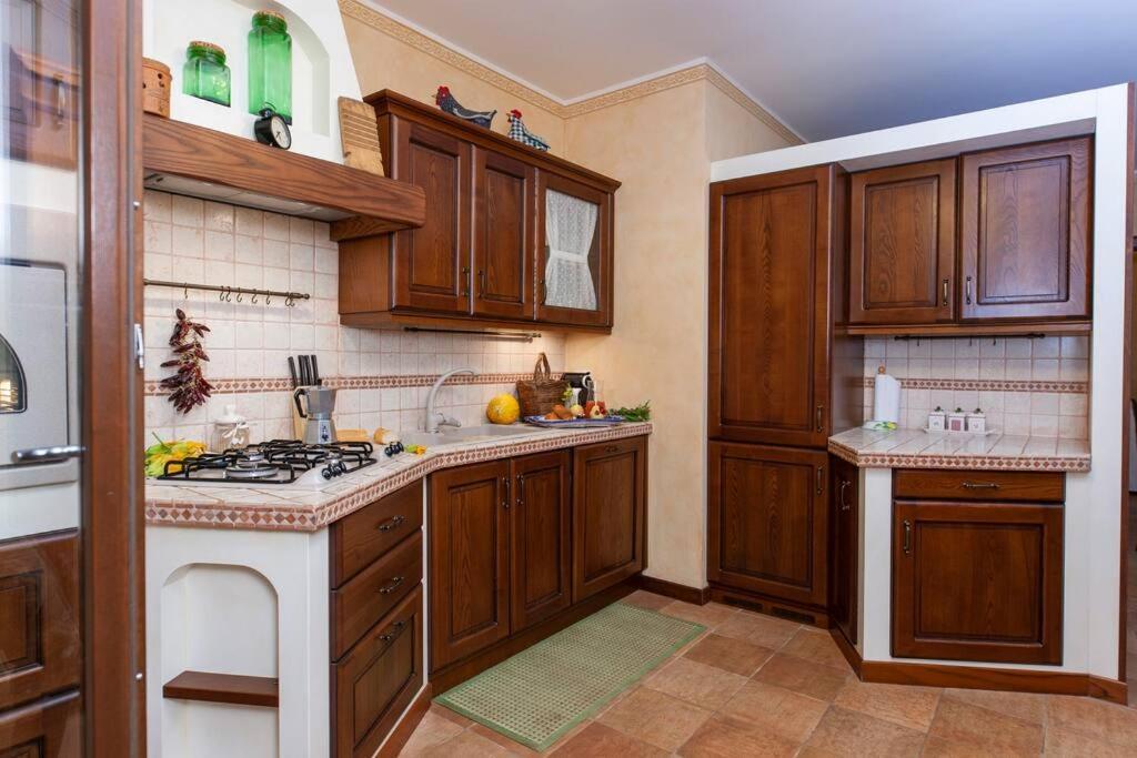 Spaziosa Villa Con Piscina E Giardino, Поліньяно-а-Маре Екстер'єр фото