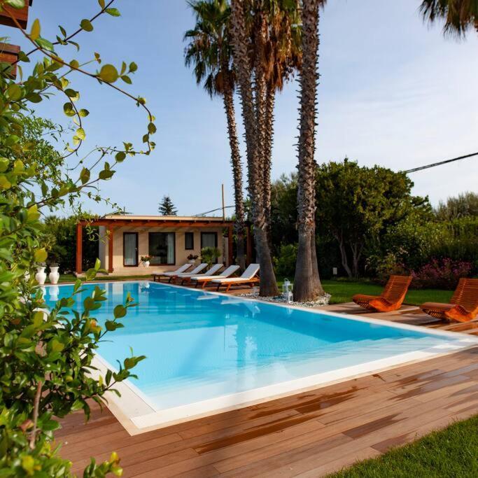 Spaziosa Villa Con Piscina E Giardino, Поліньяно-а-Маре Екстер'єр фото