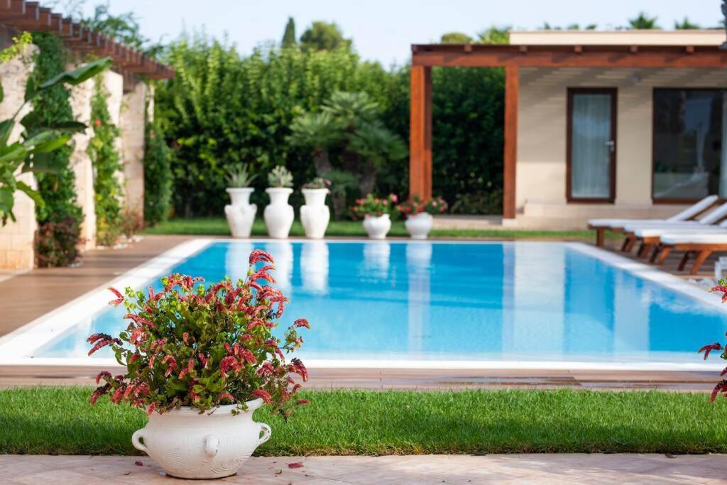Spaziosa Villa Con Piscina E Giardino, Поліньяно-а-Маре Екстер'єр фото