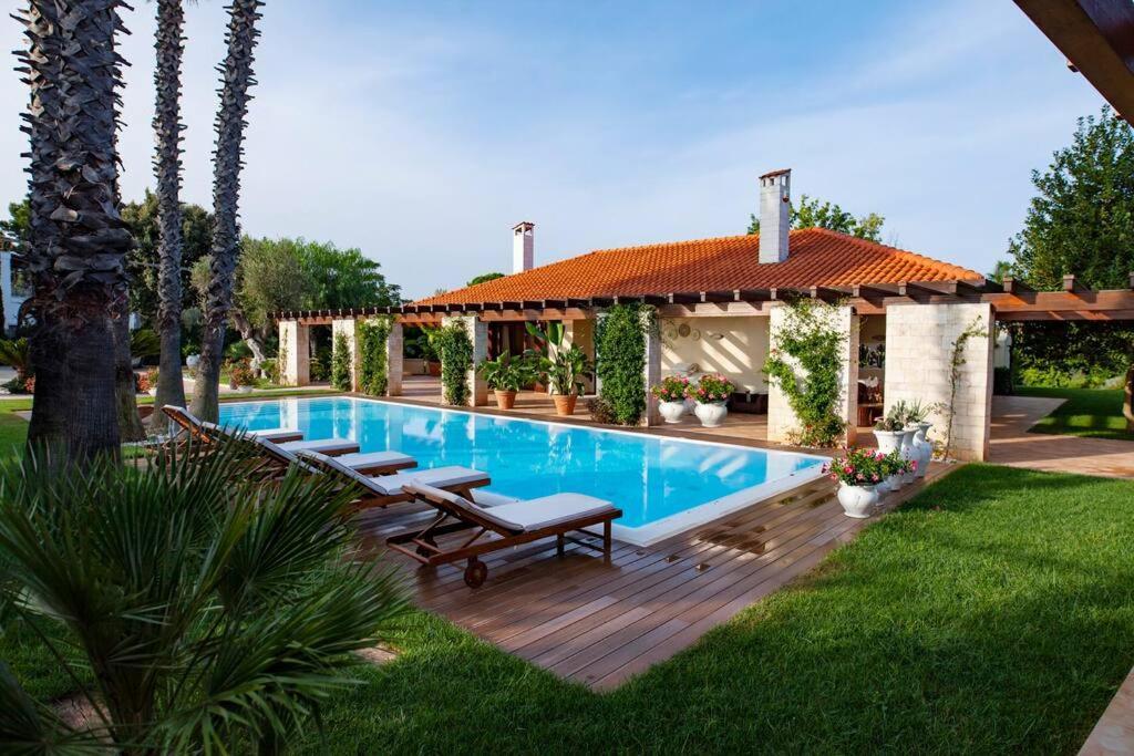 Spaziosa Villa Con Piscina E Giardino, Поліньяно-а-Маре Екстер'єр фото